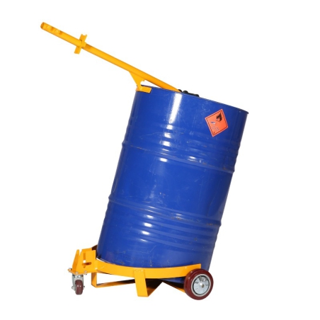 Vista de la Carretilla para bidones 500 kg en proceso de posicionamiento