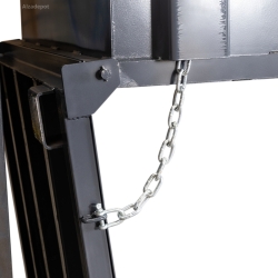 Zoom sobre la cadena del Contenedor apertura inferior 1100 litros