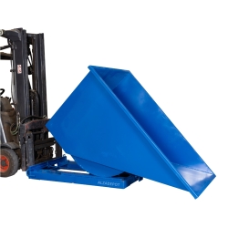 Contenedor autobasculante 1500 litros con carretilla elevadora en proceso de vuelco