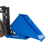 Contenedor autobasculante 1500 litros con carretilla elevadora en proceso de vuelco