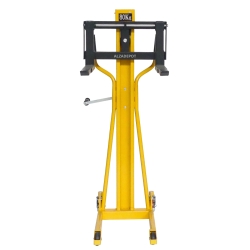 Vista frontal del Apilador para puesto de trabajo con manivela 80 kg - 1100 mm - horquillas altas