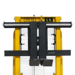 Apilador con manivela 500 kg elevación 1500 mm horquillas ajustables