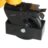 Zoom sobre la rueda del Apilador volteador de barriles extra bajo 350 kg – elevación 1500 mm