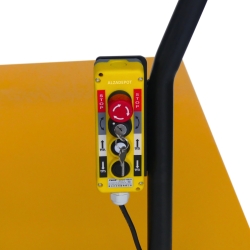 Mesa elevadora semieléctrica móvil 500kg - zoom en la caja de control