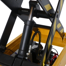 Mesa elevadora semieléctrica móvil 1000kg - zoom en la bomba hidráulica