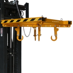 Vista de 3/4 del balancín para big bag 2000kg en posición elevada con carretilla elevadora