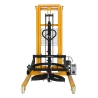 Vista frontal del Apilador basculante de barril 450 kg elevación 2100 mm - uñas ajustables