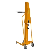 Vista en 3/4 del Apilador para puesto de trabajo con manivela 200 kg - 1500 mm