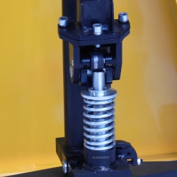 Vista de la estructura de la transpaleta de tijera manual monocilíndrica 1000kg horquillas largas 1500mm