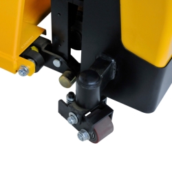 Transpaleta de alta elevación completamente eléctrica - zoom en el botón de parada de emergencia