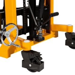 Vista de las ruedas del apilador volteador de barriles 400 kg — elevación 1350 mm