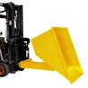 Vista 3/4 con carretilla del contenedor autobasculante amarillo basculando - 1100 litros
